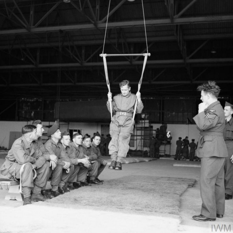sas-parachute-training